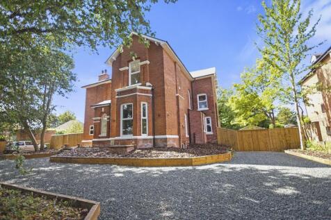 6 bedroom detached house for sale