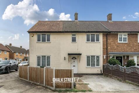 4 bedroom end of terrace house for sale