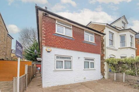 King Charles Road, Surbiton KT5 4 bed detached house for sale