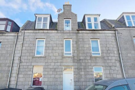 3 bedroom flat for sale