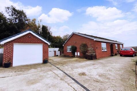 2 bedroom detached bungalow for sale