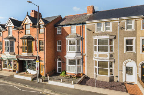 4 bedroom terraced house for sale