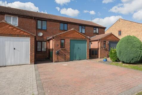 Castlewood Road, Southwater, RH13 3 bed terraced house for sale