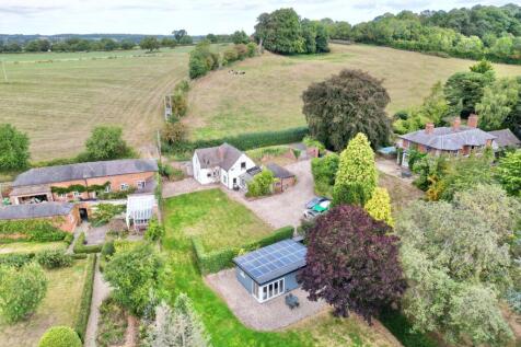 Newport Road, Edgmond, TF10 3 bed detached house for sale