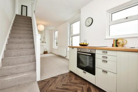 1 bedroom maisonette for sale