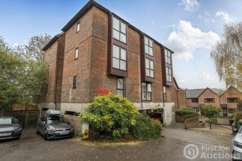 Studio flat for sale