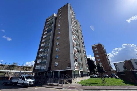 3 bedroom flat for sale