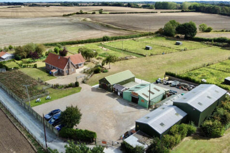 Hull Road, Skirlaugh, HU11 5AE 2 bed property with land for sale