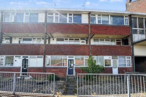 29 Cotmandene, Dorking, Surrey, RH4 2BT 1 bed flat for sale