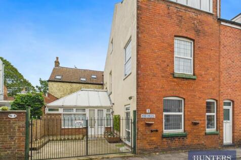 4 bedroom semi-detached house for sale