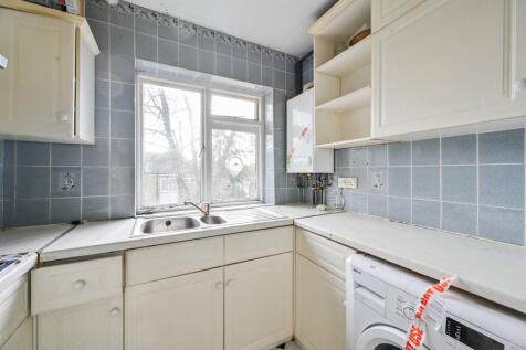 Cranleigh Close, Anerley, London, SE20 3 bed flat for sale