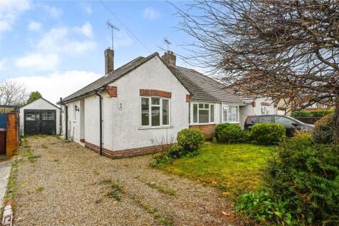 Oak Avenue, Chichester, West Sussex... 2 bed bungalow for sale