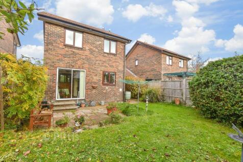 3 bedroom link detached house for sale