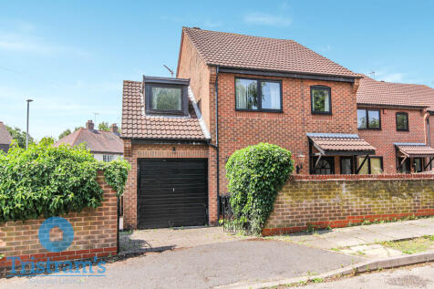 4 bedroom link detached house for sale