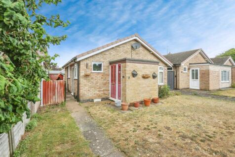 2 bedroom semi-detached bungalow for sale