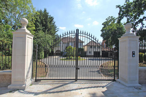 6 bedroom detached house for sale