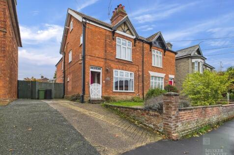 3 bedroom semi-detached house for sale