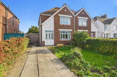 Cheltenham Road, Longlevens, Gloucester 3 bed semi