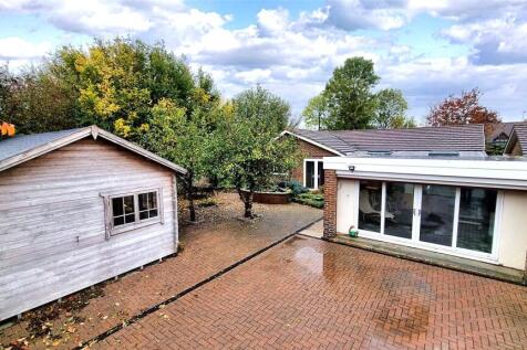 (Kennel Lane), Hookwood, Surrey, RH6 3 bed bungalow for sale