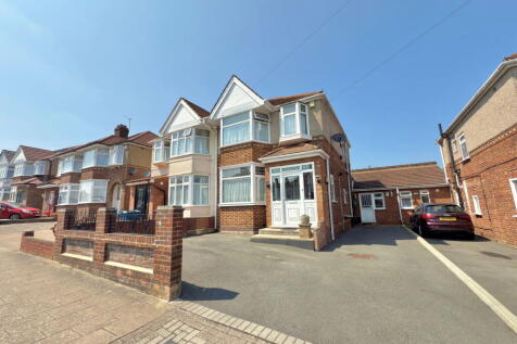 5 bedroom semi-detached house for sale