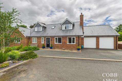 5 bedroom detached house for sale