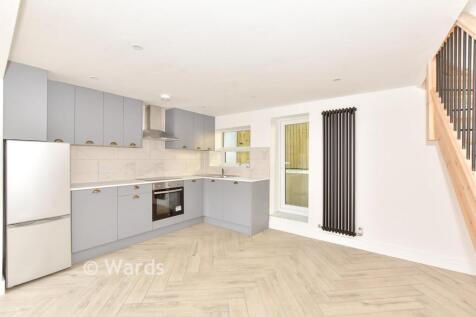 5 bedroom end of terrace house for sale