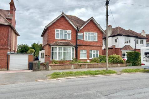 1 bedroom ground floor flat for sale