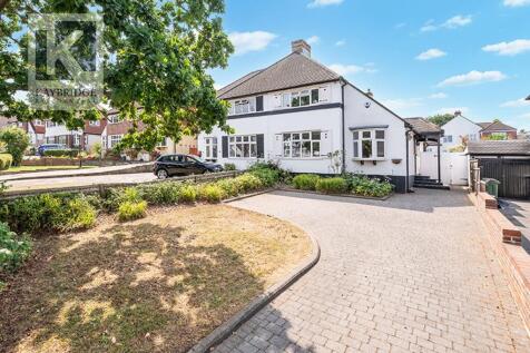 Oaks Avenue, Worcester Park, KT4 3 bed semi