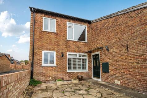 2 bedroom maisonette for sale