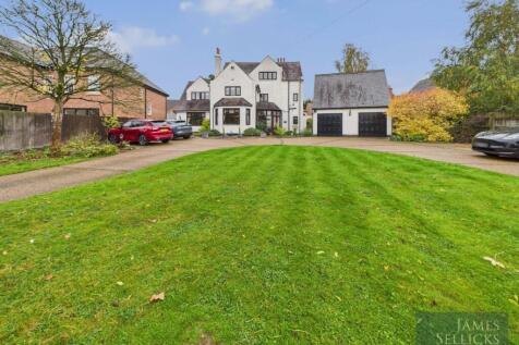 6 bedroom detached house for sale