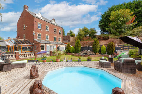 5 bedroom semi-detached house for sale