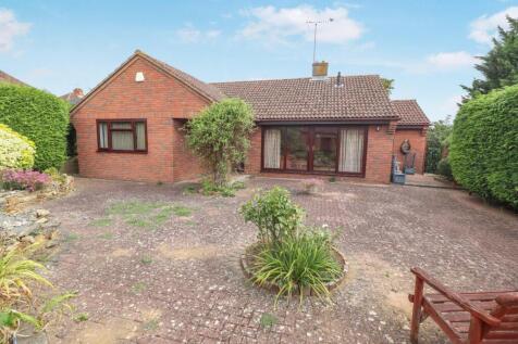 Sandringham Close, Rushden NN10 3 bed detached bungalow for sale