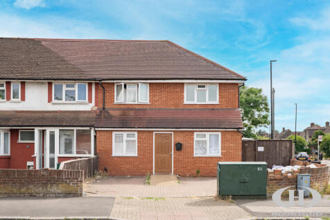 Hampton Lane, Feltham 4 bed end of terrace house for sale