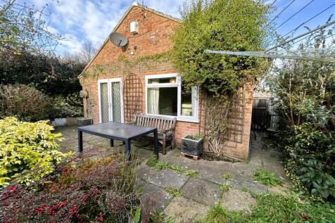 4 bedroom detached bungalow for sale