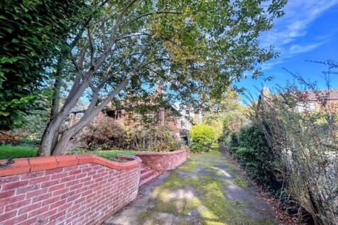 4 bedroom detached bungalow for sale