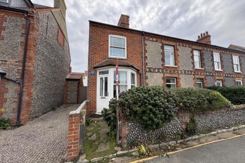 22 Victoria Street, Sheringham... 2 bed end of terrace house for sale