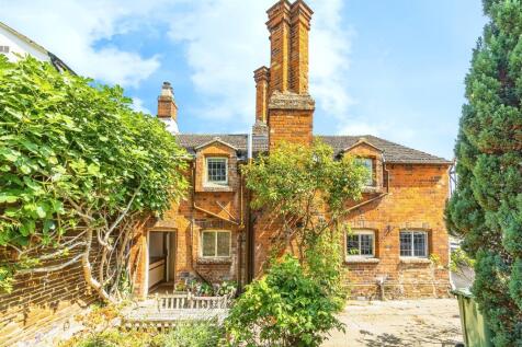 5 bedroom semi-detached house for sale