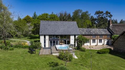 5 bedroom semi-detached house for sale