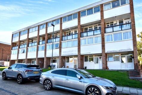 60(A) Edgewood Drive, Orpington, BR6 6LH 2 bed flat for sale