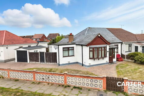 Highfield Gardens, Grays, RM16 4 bed end of terrace house for sale