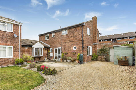 4 bedroom link detached house for sale