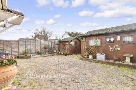 2 bedroom semi-detached bungalow for sale