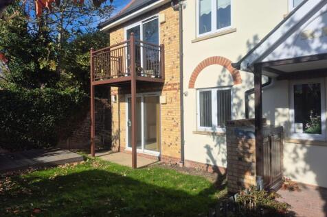 2 bedroom ground floor flat for sale