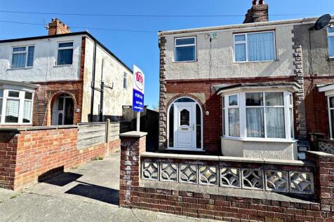 Woodsley Avenue, Cleethorpes, N.E.... 3 bed semi