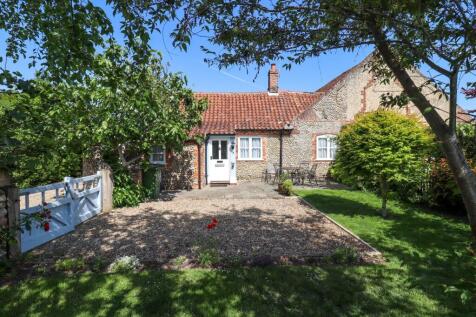 Chain Free in Holt 2 bed cottage for sale