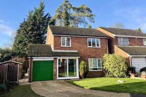Hunting Gate, Hemel Hempstead... 4 bed detached house for sale