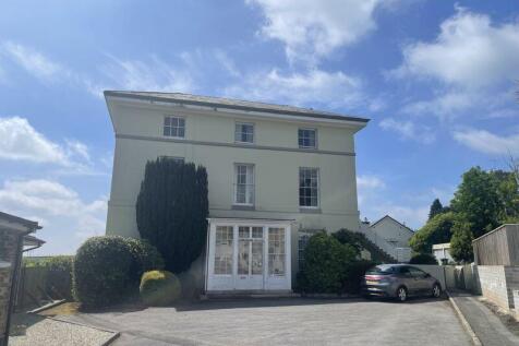 3 bedroom flat for sale