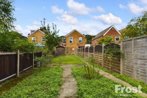 Mafeking Road, Wraysbury, Berkshire... 3 bed semi