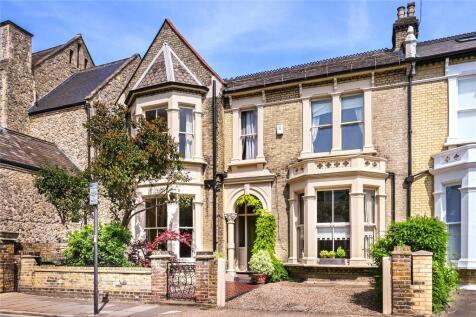 5 bedroom semi-detached house for sale