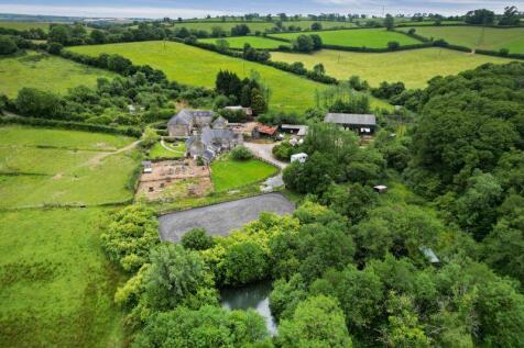 Totnes TQ9 6 bed equestrian property for sale